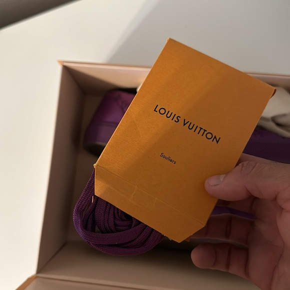 Louis Vuitton Sneaker size 9 - Picture 4 of 4